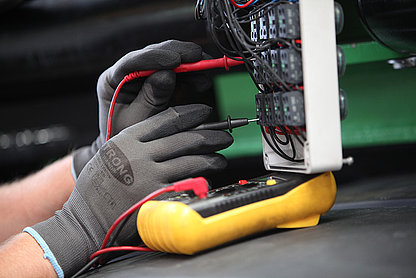 Elektronik Service an PALFINGER Gerät Elektronik Service an PALFINGER Gerät