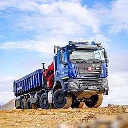 TATRA 8x8 mit PALFINGER Ladekran und Abrollkipper TATRA 8x8 mit PALFINGER Ladekran und Abrollkipper