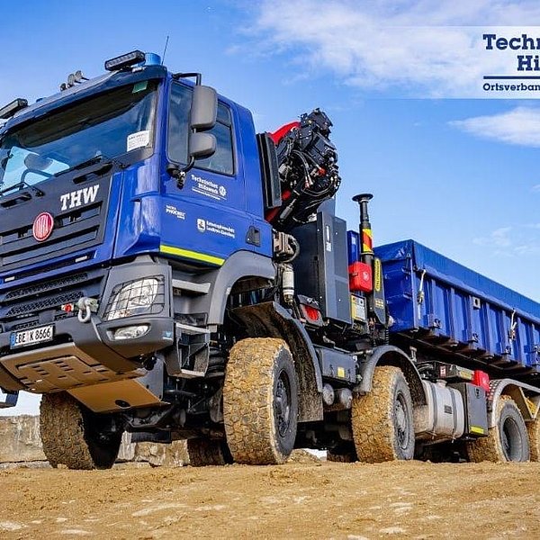 TATRA 8x8 mit PALFINGER Ladekran und Abrollkipper TATRA 8x8 mit PALFINGER Ladekran und Abrollkipper